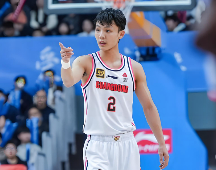 徐杰怒斥上海球迷挑衅 历史恩怨再起波澜