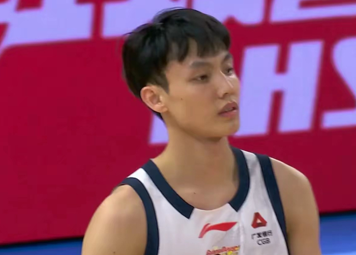 徐杰怒斥上海球迷挑衅 历史恩怨再起波澜