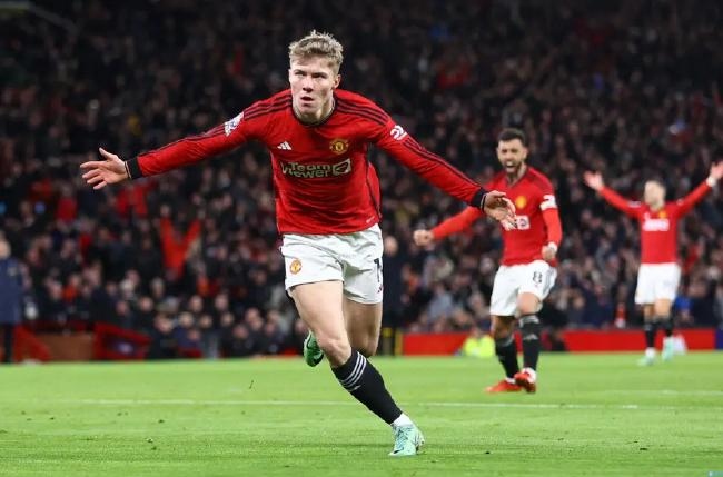 曼联夏季转会大扫除：中场重建计划启动