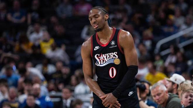 泰瑞斯·马克西带伤砍32分助76人逆转步行者