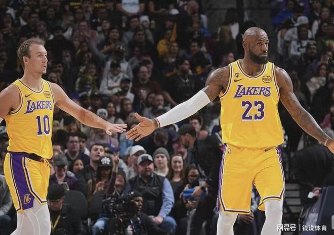湖人爆冷逆转火箭 詹姆斯艾顿联手制胜