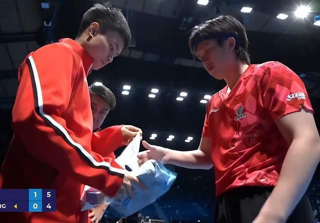 王楚钦赛场暴怒引争议 中国男乒世乒赛连败陷低